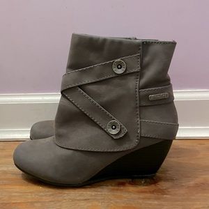 Blowfish Bilocate Booties size 6